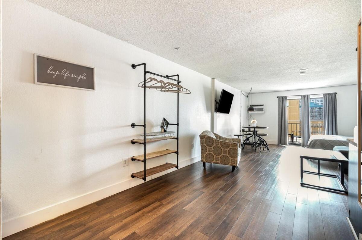 King Oceanview Studio, Smart Tv, 12 Pm Check-in, Myrtle Beach