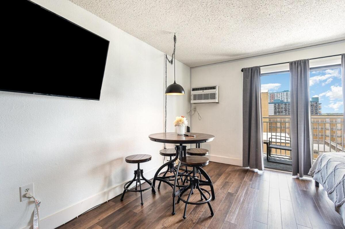 King Oceanview Studio, Smart Tv, 12 Pm Check-in, * Myrtle Beach
