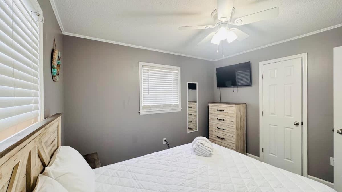 Great Duplex Walk To The Pool Apartment *