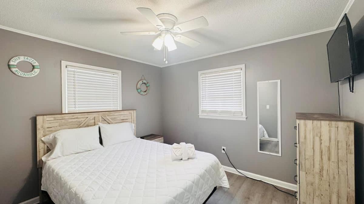 Apartment Great Duplex Walk To The Pool