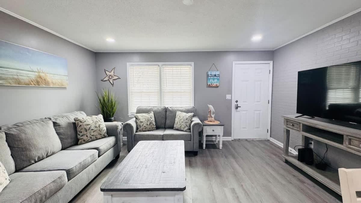 Apartment Great Duplex Walk To The Pool