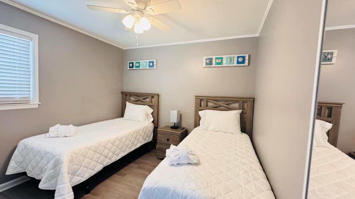 Great Duplex Walk To The Pool Apartment *