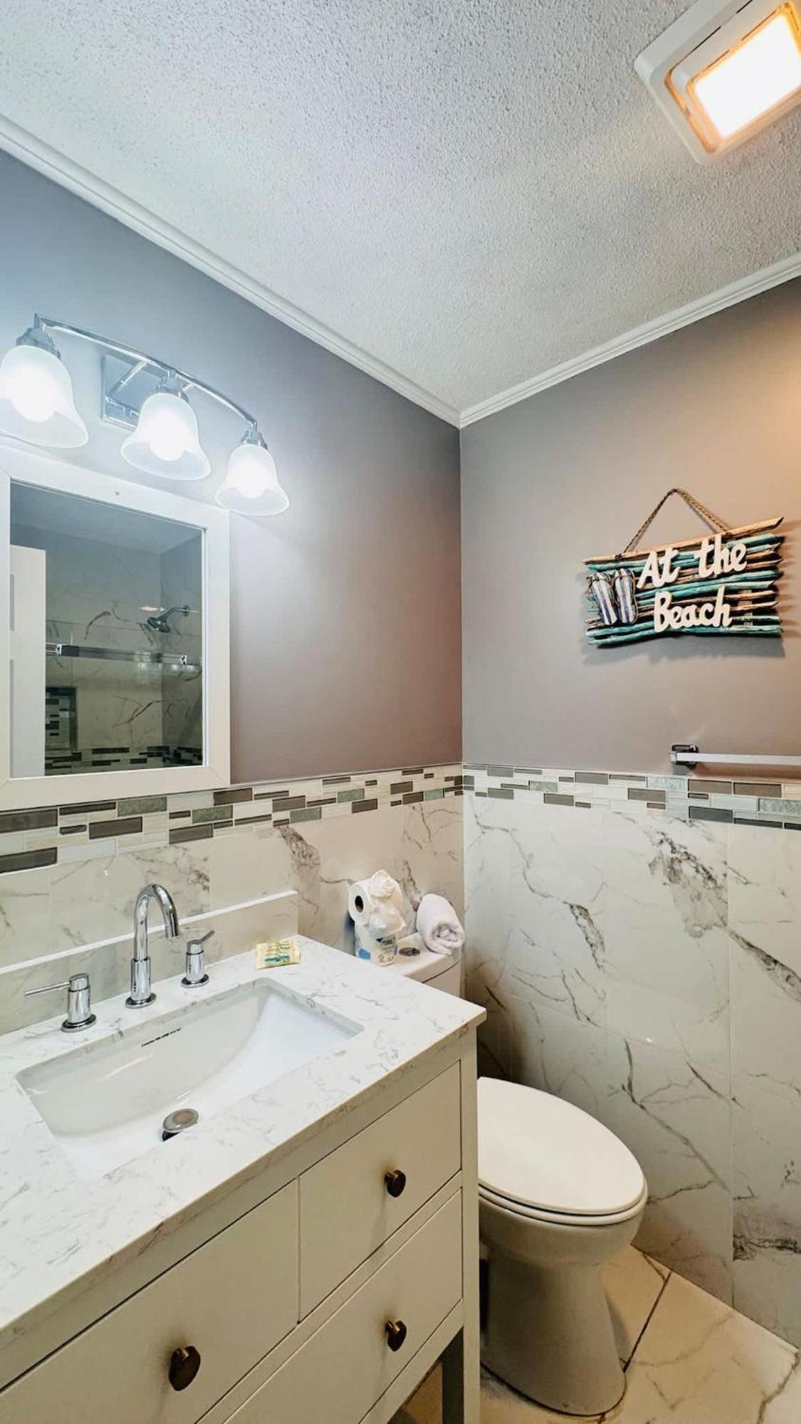 Great Duplex Walk To The Pool Apartment