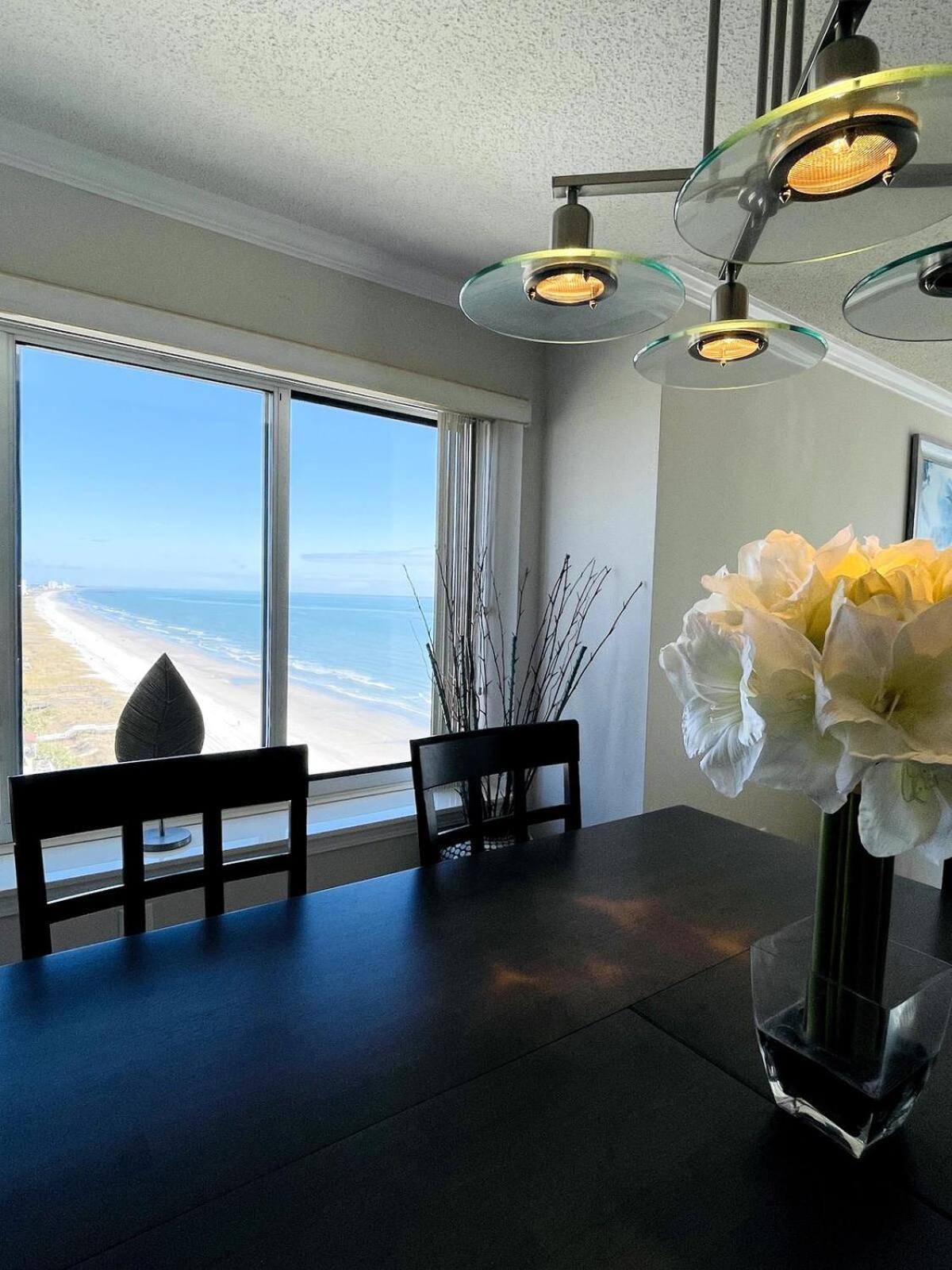Apartment Luxury Large Ocean Front With Pool North Mb