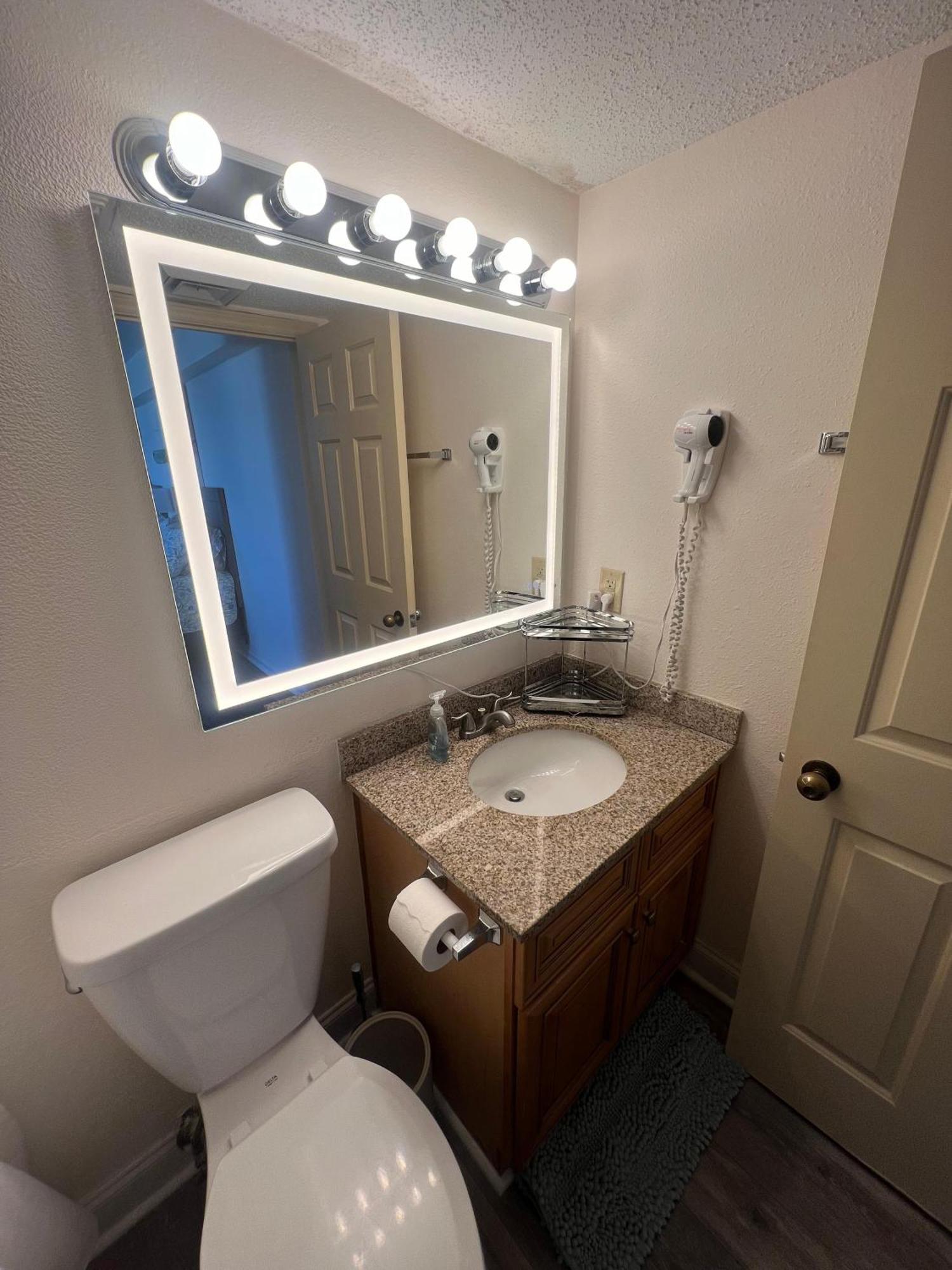 Bc1600 Colony 1br 1 Bath