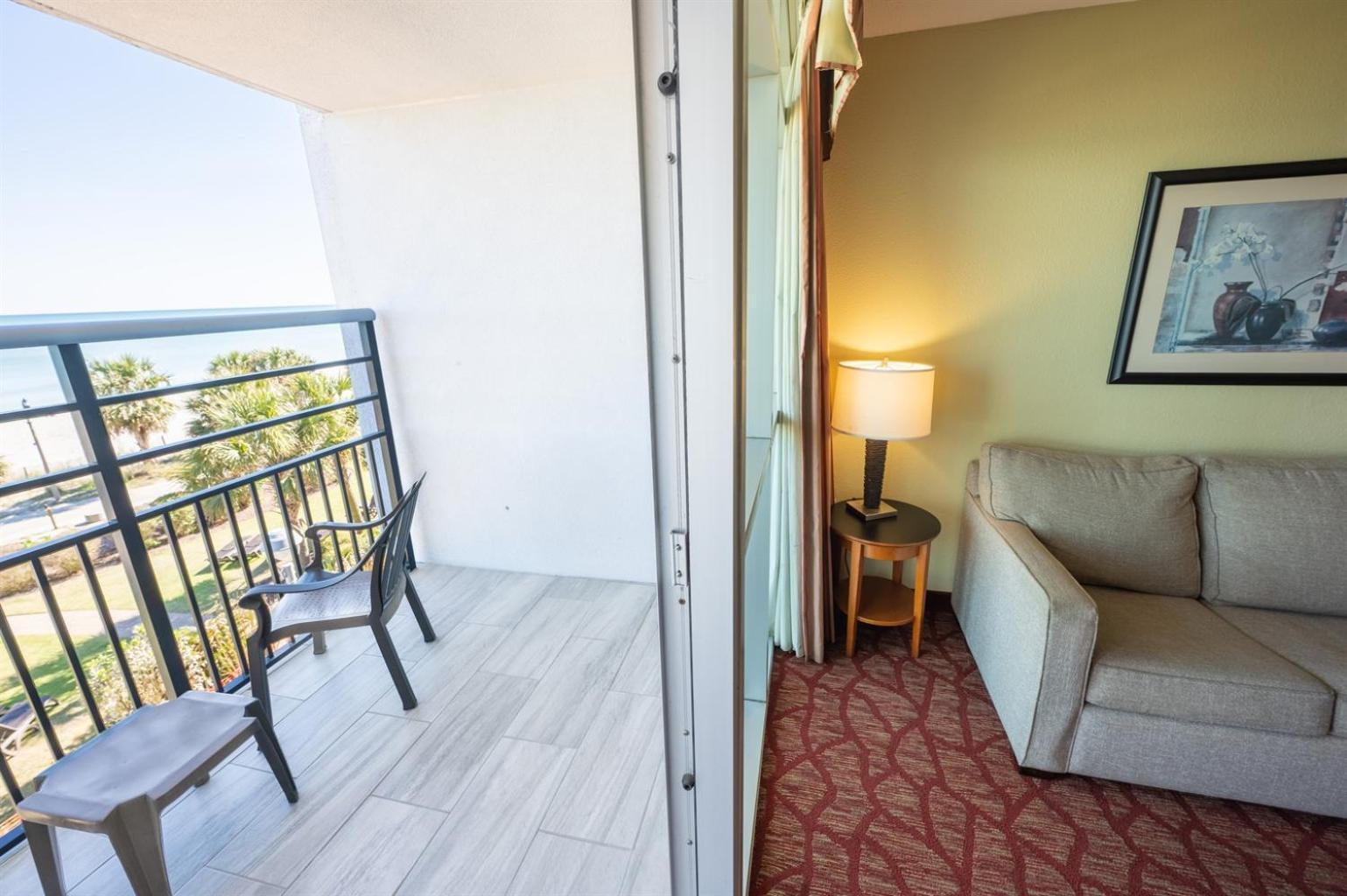 New 1 Bedroom Ocean Front Views And Poolside Paradise Apartment *