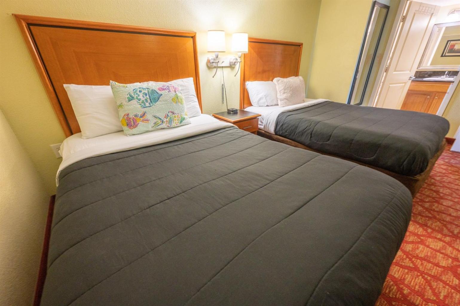 New 1 Bedroom Ocean Front Views And Poolside Paradise Apartment *