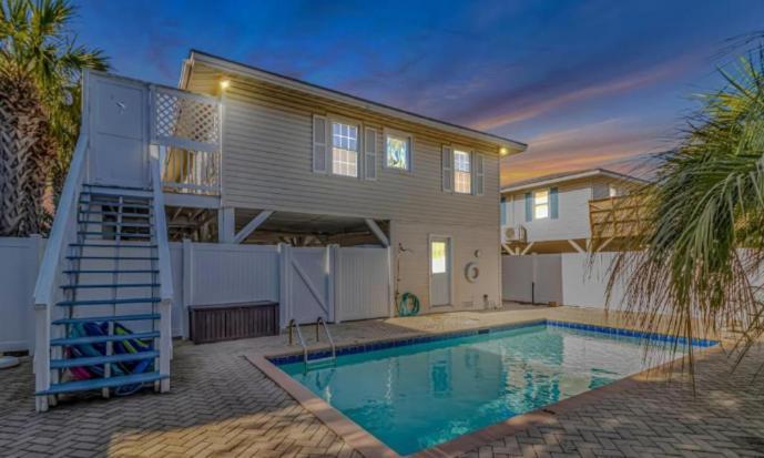 Beautifully Updated House-bella Sirena! Short Walk To The Beach! Sleeps 8! *