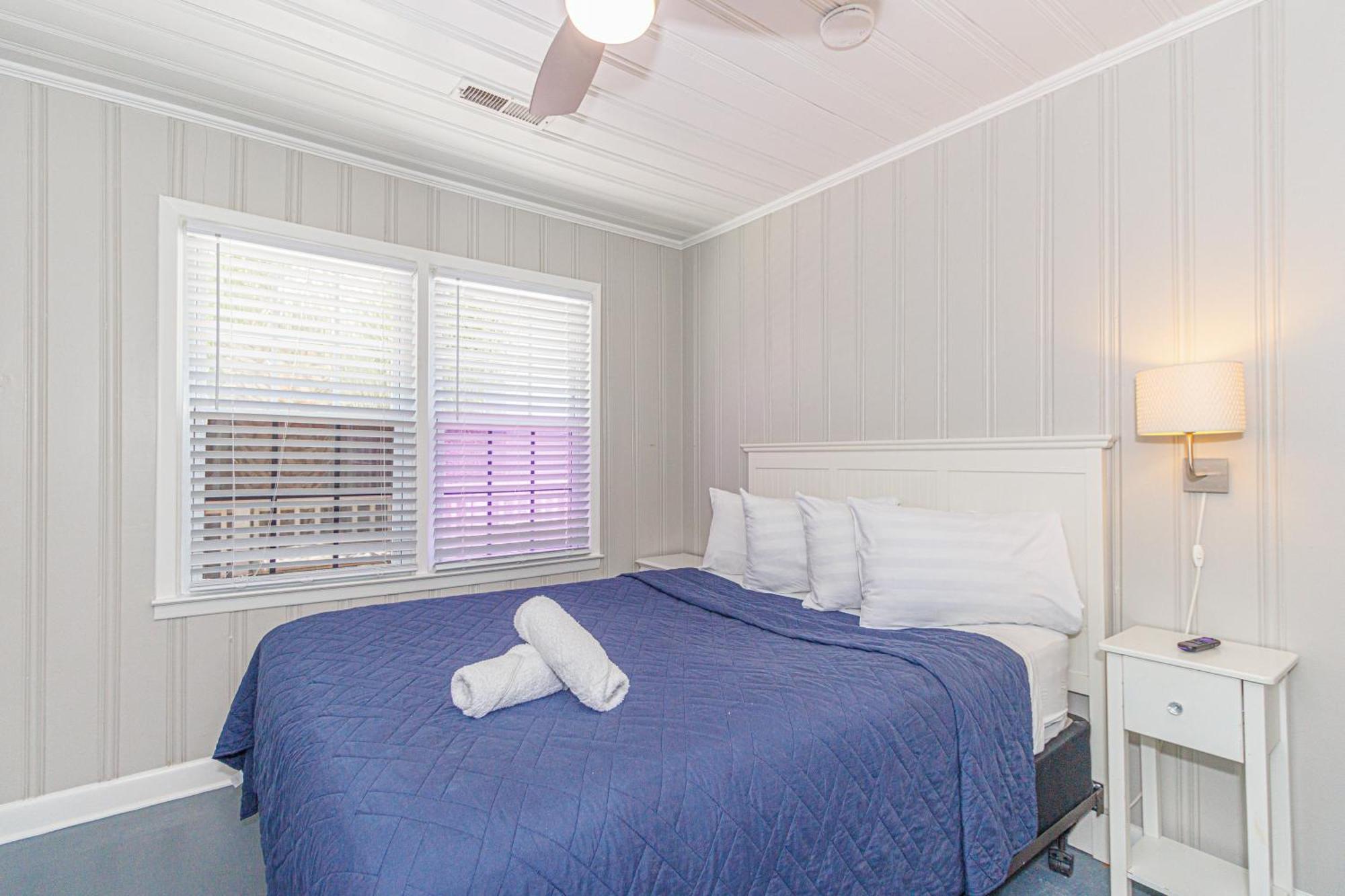 Beautifully Updated House-bella Sirena! Short Walk To The Beach! Sleeps 8! Myrtle Beach