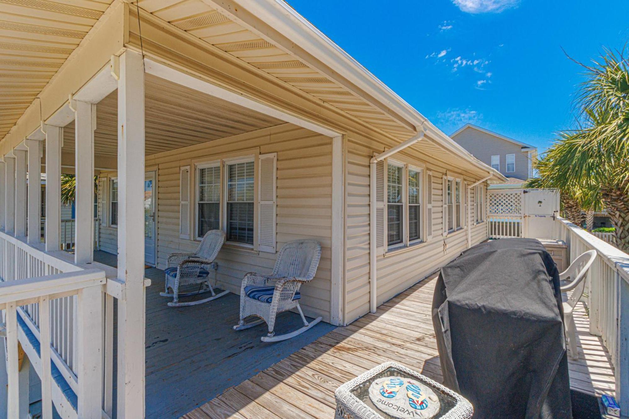 Beautifully Updated House-bella Sirena! Short Walk To The Beach! Sleeps 8! *