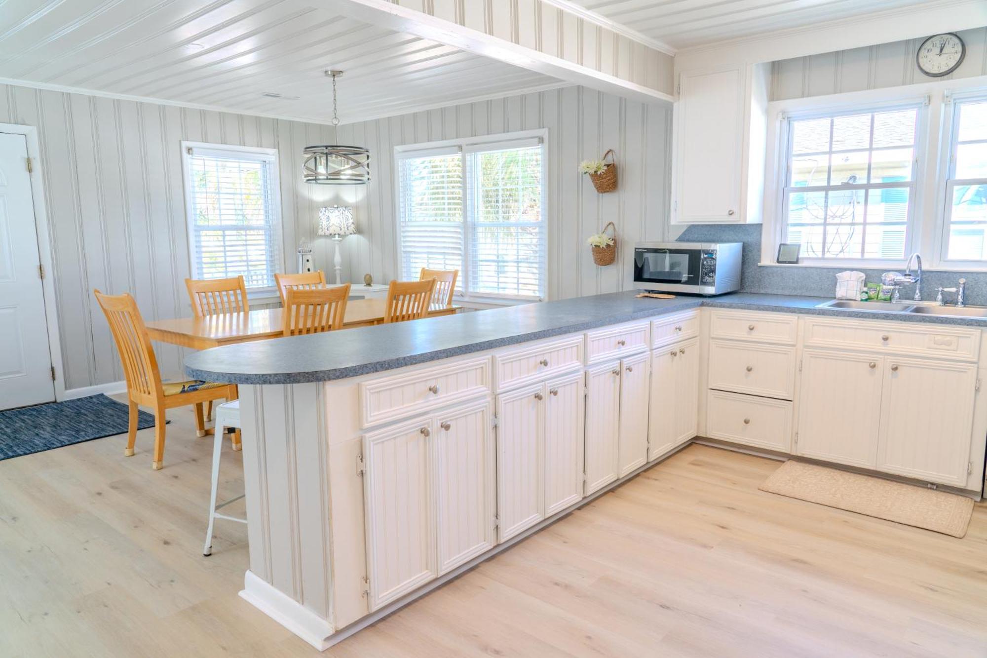 Holiday home Beautifully Updated House-bella Sirena! Short Walk To The Beach! Sleeps 8!