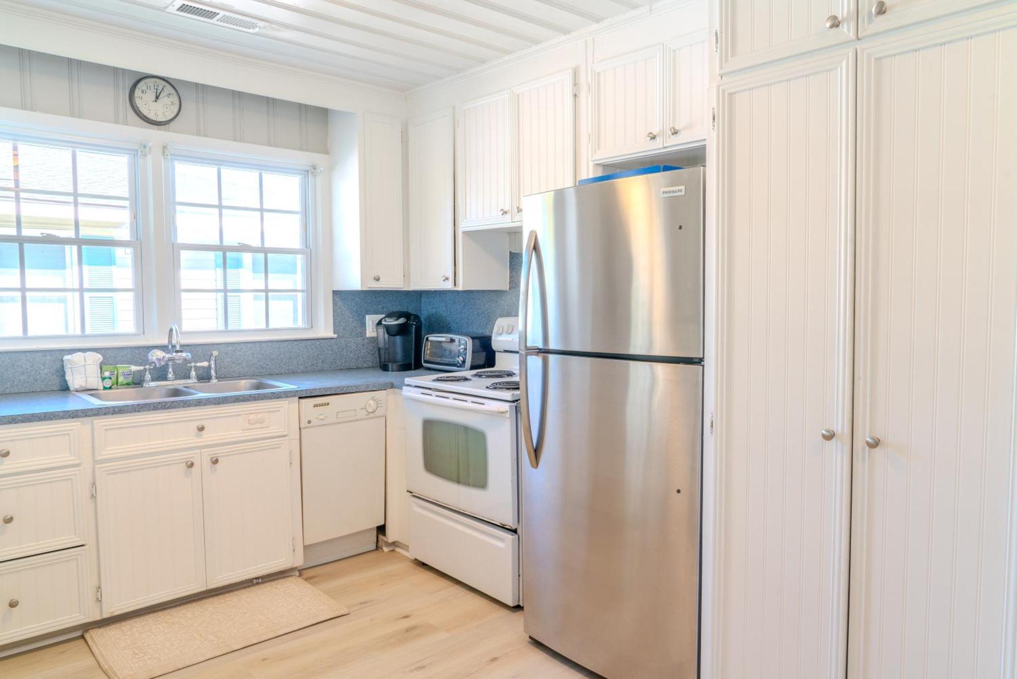 Beautifully Updated House-bella Sirena! Short Walk To The Beach! Sleeps 8! Holiday home Myrtle Beach