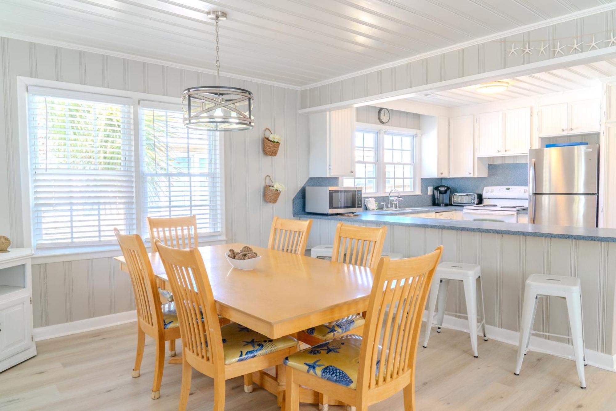 Beautifully Updated House-bella Sirena! Short Walk To The Beach! Sleeps 8! * Myrtle Beach
