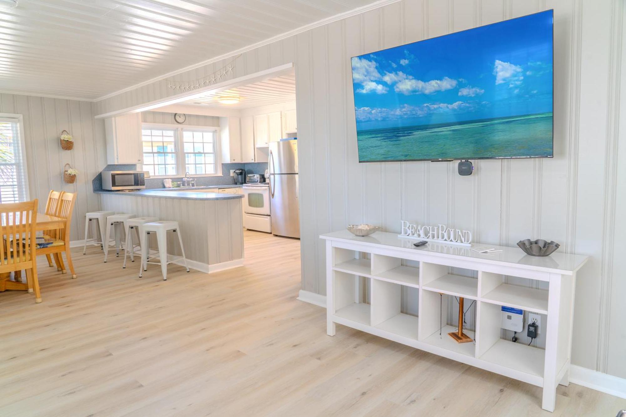 Holiday home Beautifully Updated House-bella Sirena! Short Walk To The Beach! Sleeps 8!