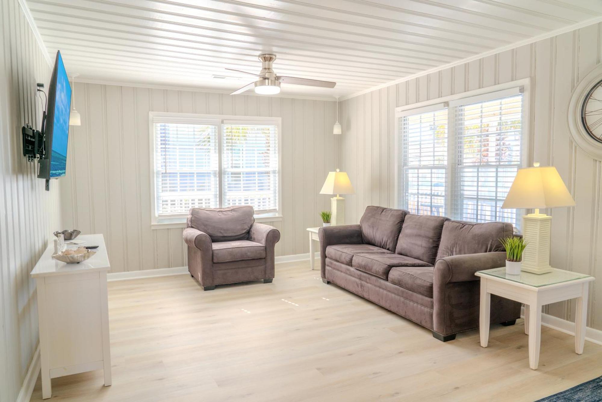 Holiday home Beautifully Updated House-bella Sirena! Short Walk To The Beach! Sleeps 8! Myrtle Beach