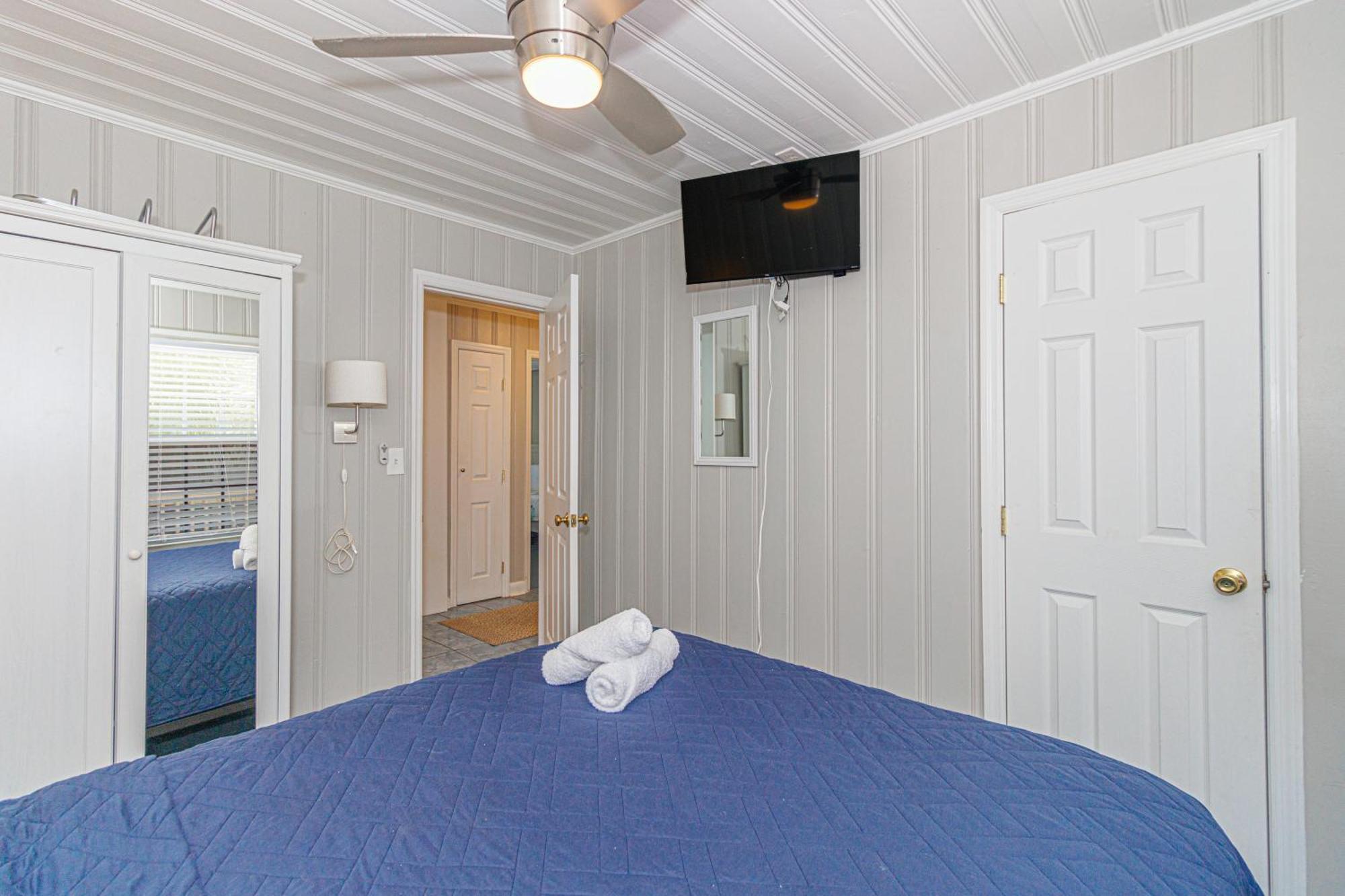 Beautifully Updated House-bella Sirena! Short Walk To The Beach! Sleeps 8! * Myrtle Beach