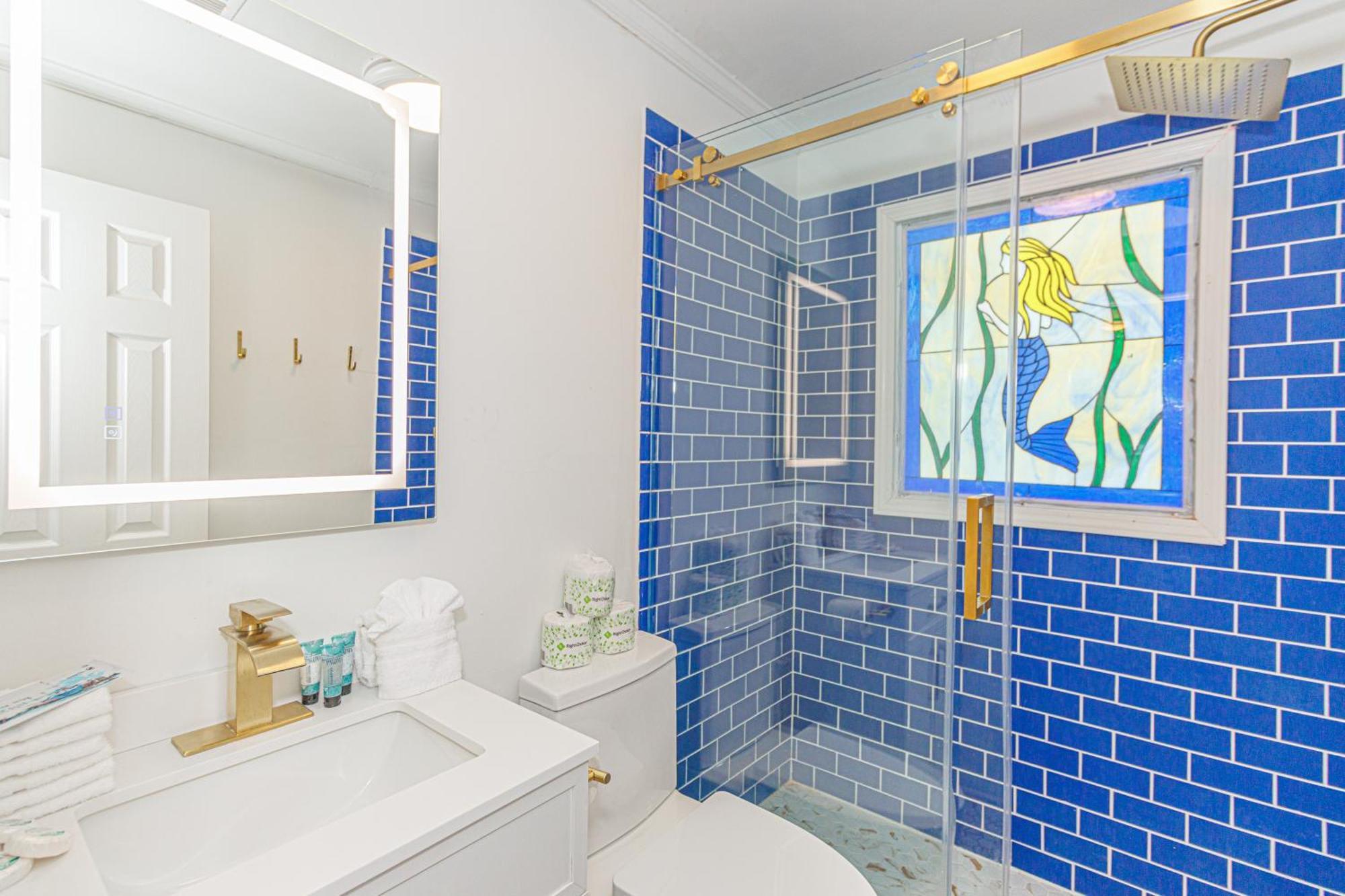 Beautifully Updated House-bella Sirena! Short Walk To The Beach! Sleeps 8!