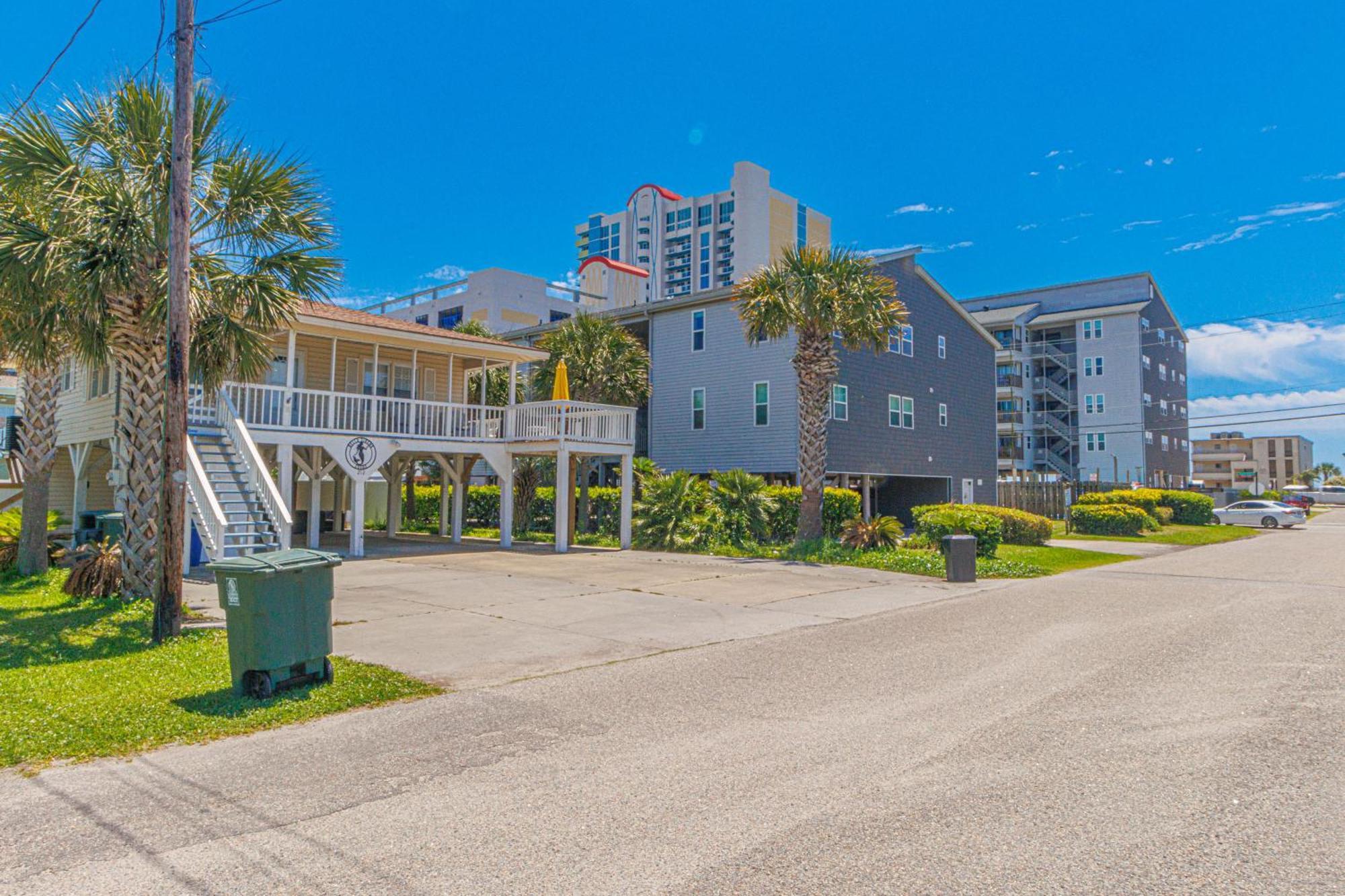 Beautifully Updated House-bella Sirena! Short Walk To The Beach! Sleeps 8! Myrtle Beach