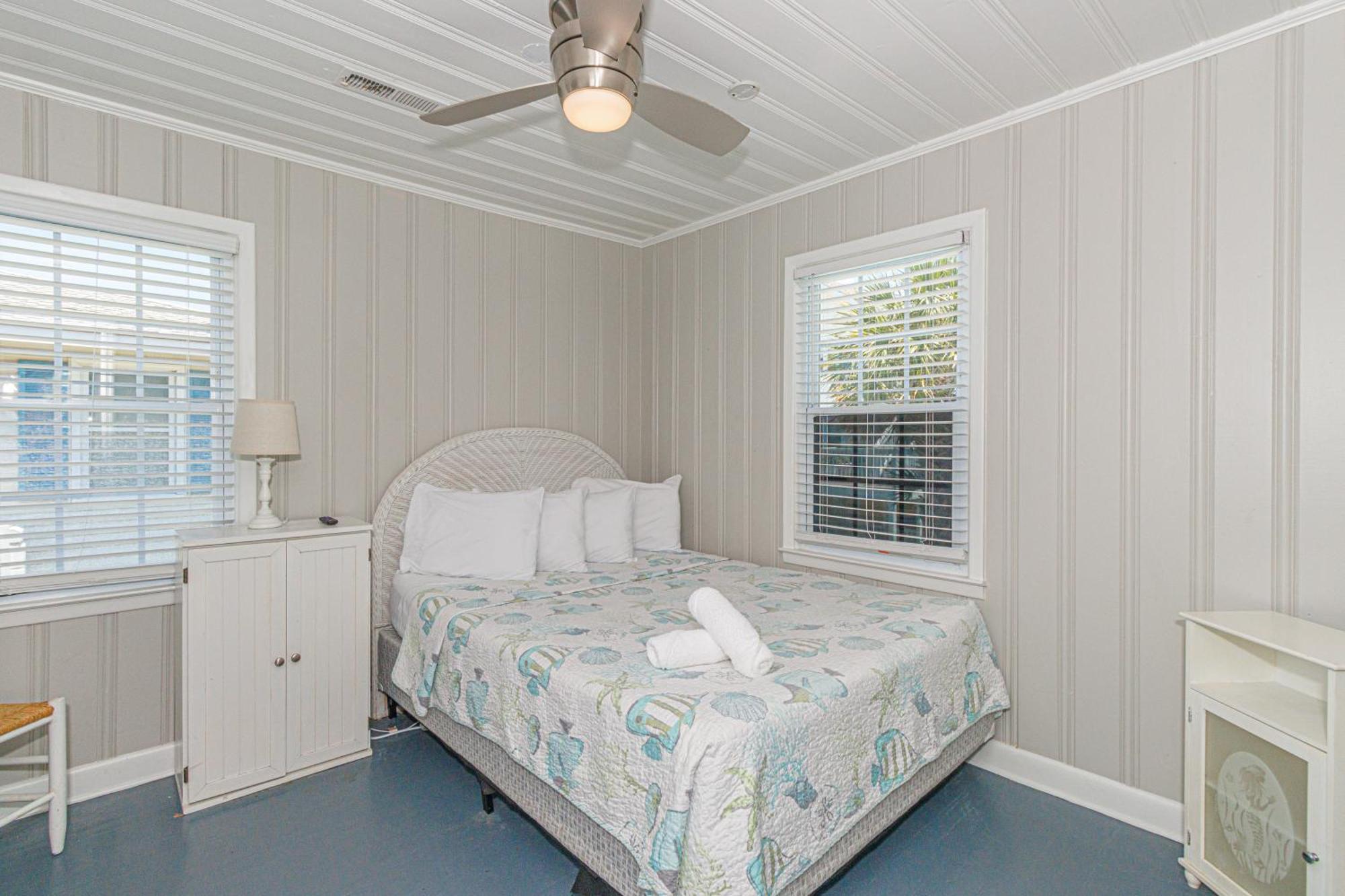Beautifully Updated House-bella Sirena! Short Walk To The Beach! Sleeps 8! * Myrtle Beach