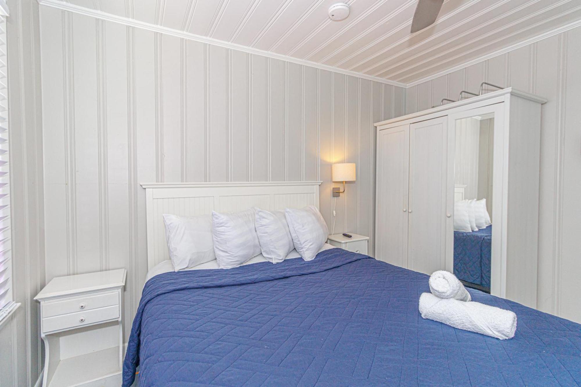 Beautifully Updated House-bella Sirena! Short Walk To The Beach! Sleeps 8!