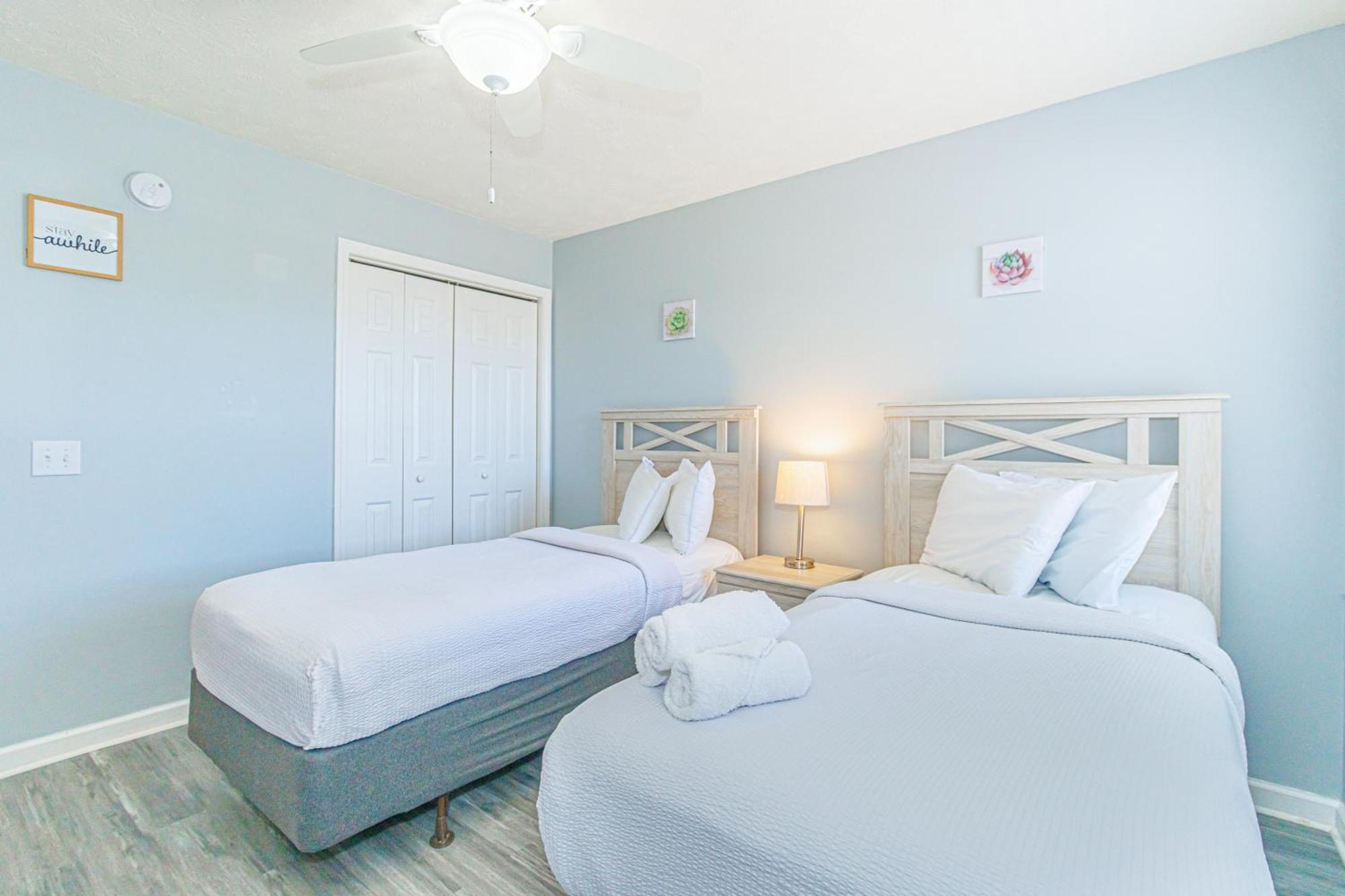 Holiday home Newly Renovated 2nd Floor Condo! 2 Bed, 2 Bath - Waterway Village 5d *