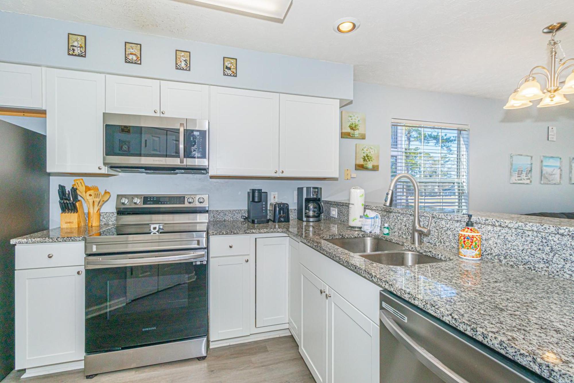 Newly Renovated 2nd Floor Condo! 2 Bed, 2 Bath - Waterway Village 5d Holiday home