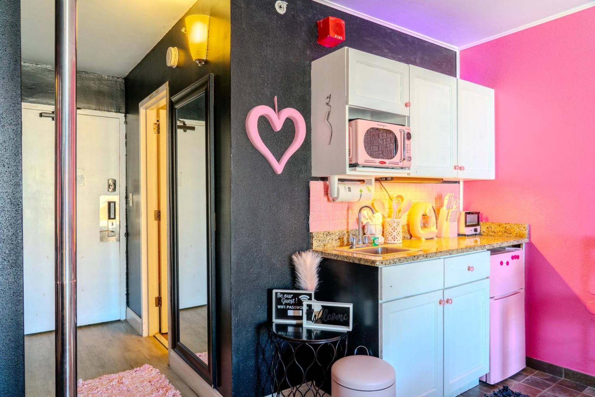 50 Shades Of Grey - Romance Suite! Couples Retreat 717 *