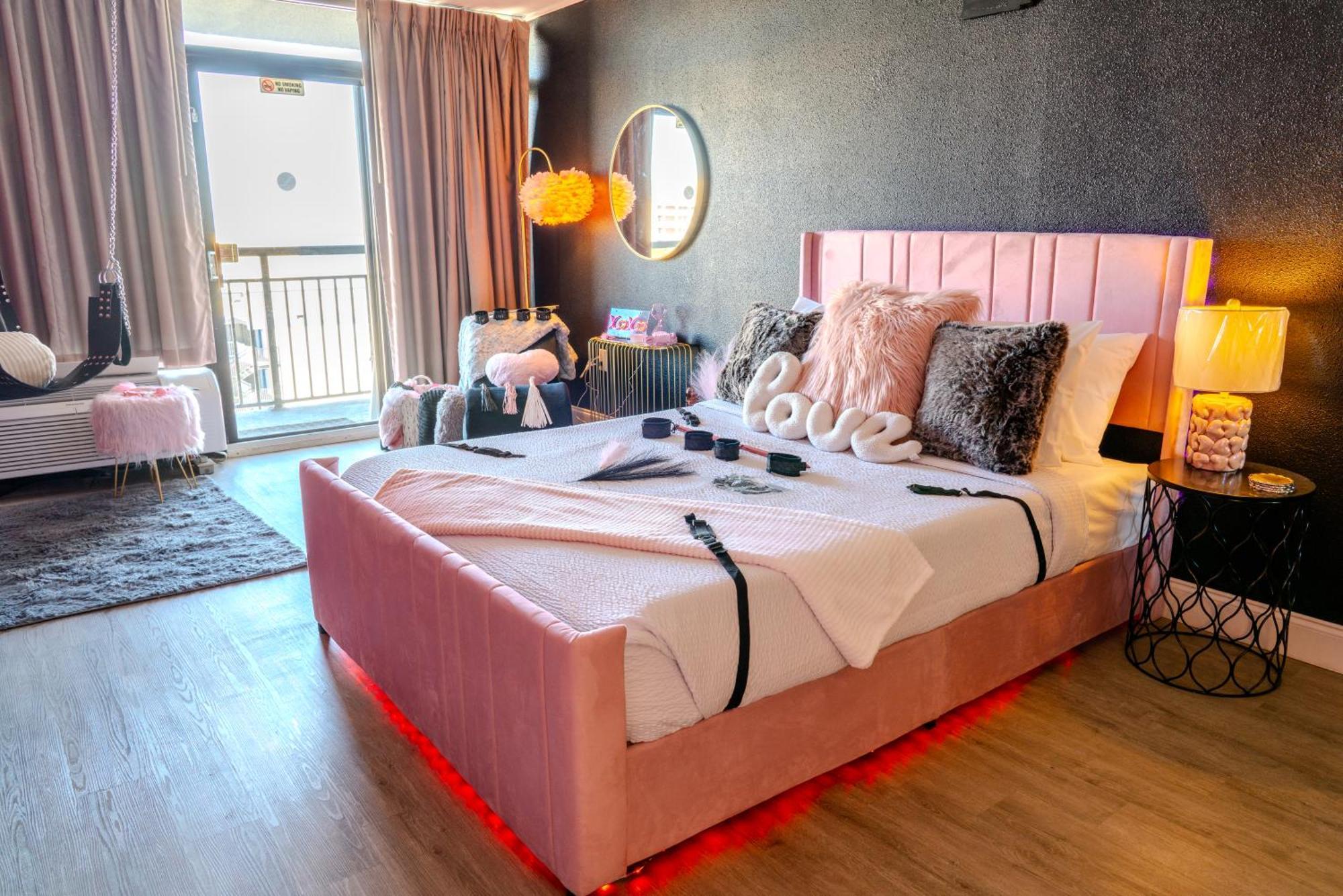 50 Shades Of Grey - Romance Suite! Couples Retreat 717 * Myrtle Beach