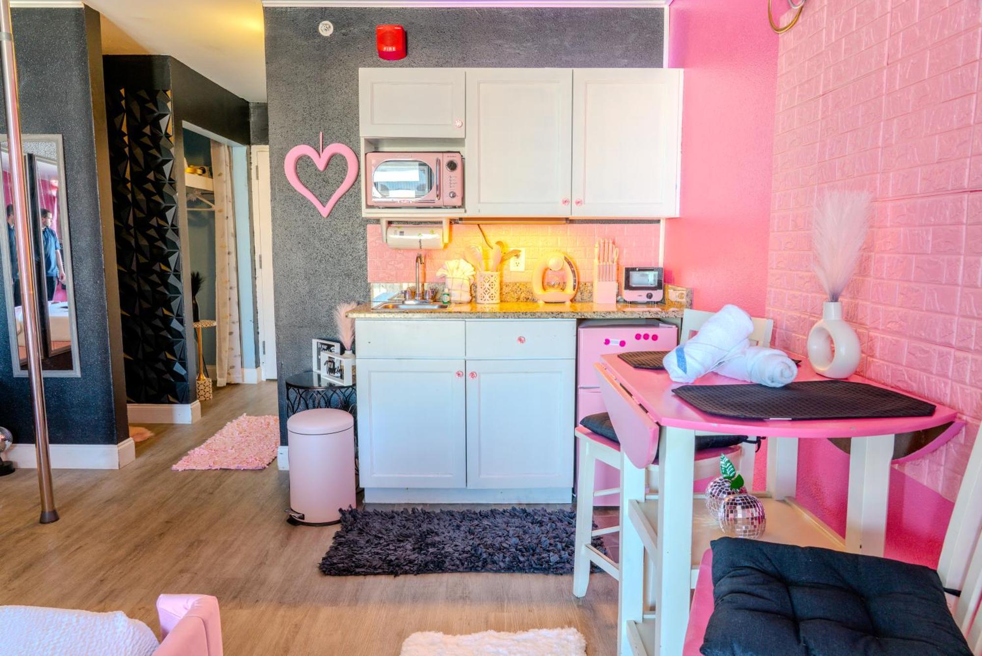 50 Shades Of Grey - Romance Suite! Couples Retreat 717 *