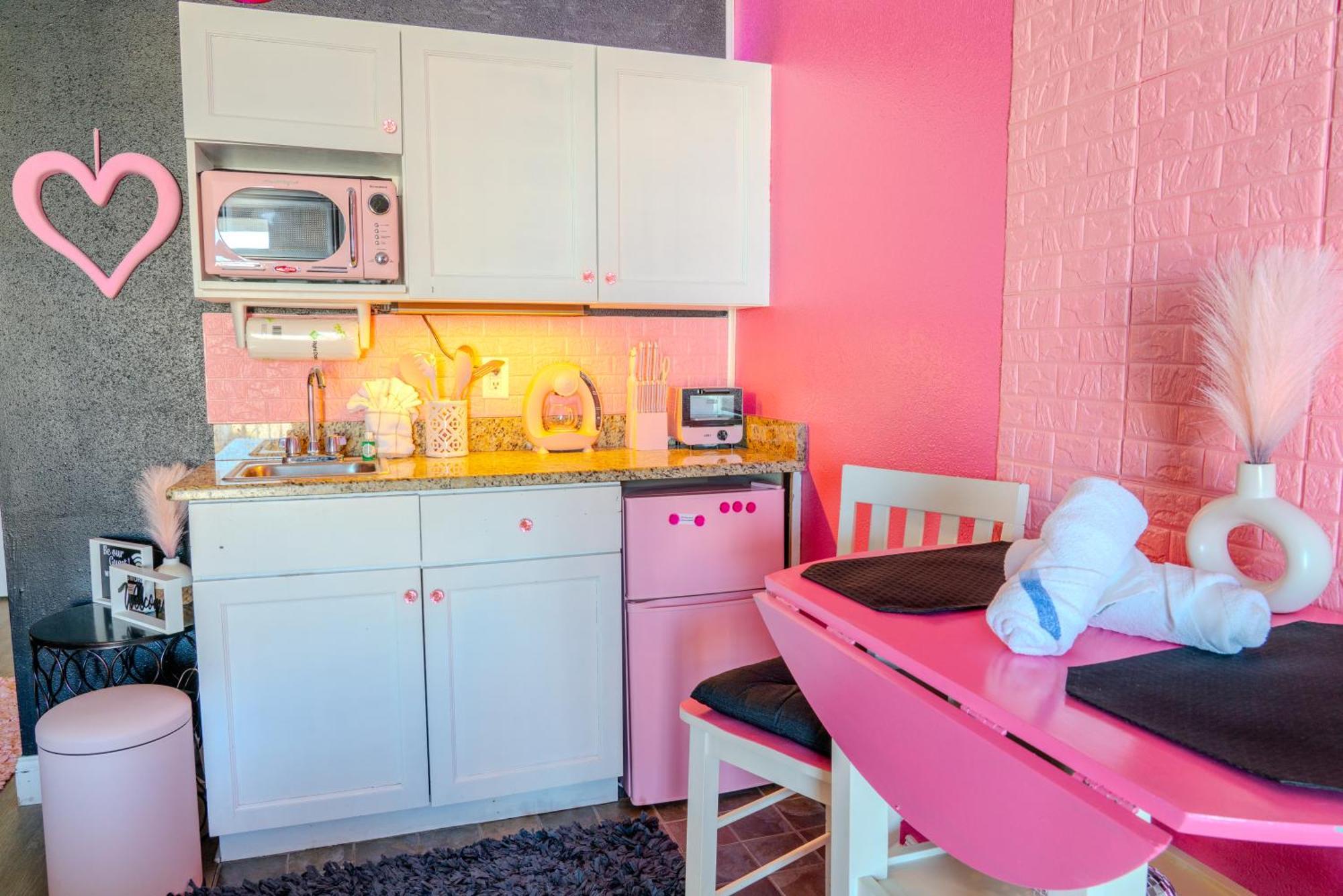 50 Shades Of Grey - Romance Suite! Couples Retreat 717 Resort Myrtle Beach