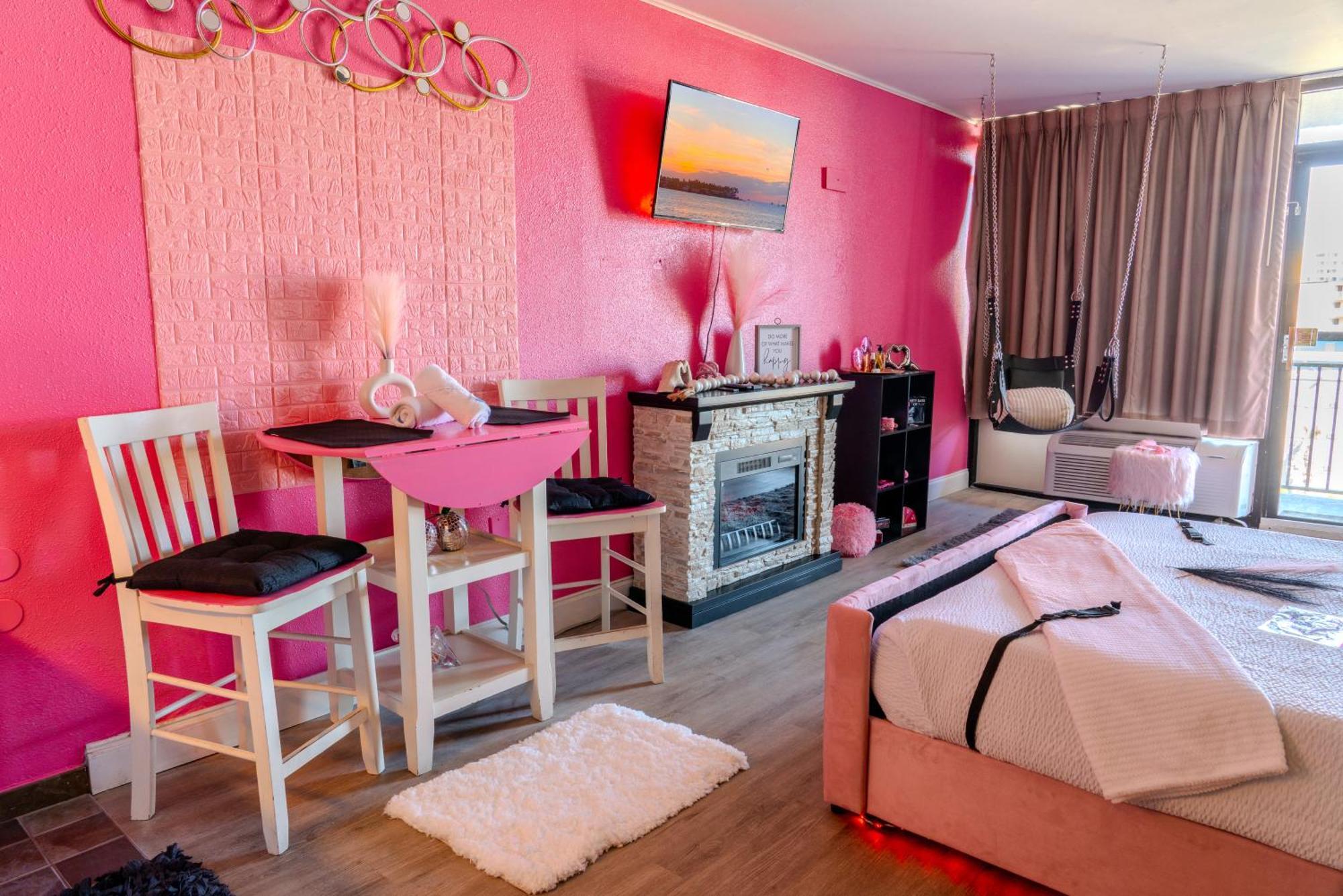 50 Shades Of Grey - Romance Suite! Couples Retreat 717 Resort Myrtle Beach