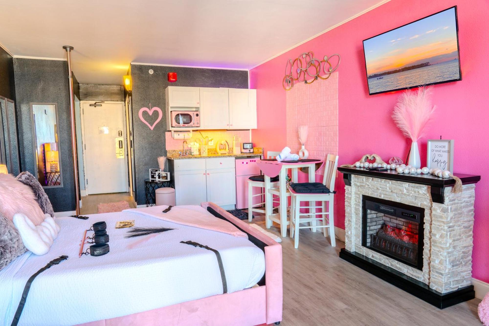 50 Shades Of Grey - Romance Suite! Couples Retreat 717