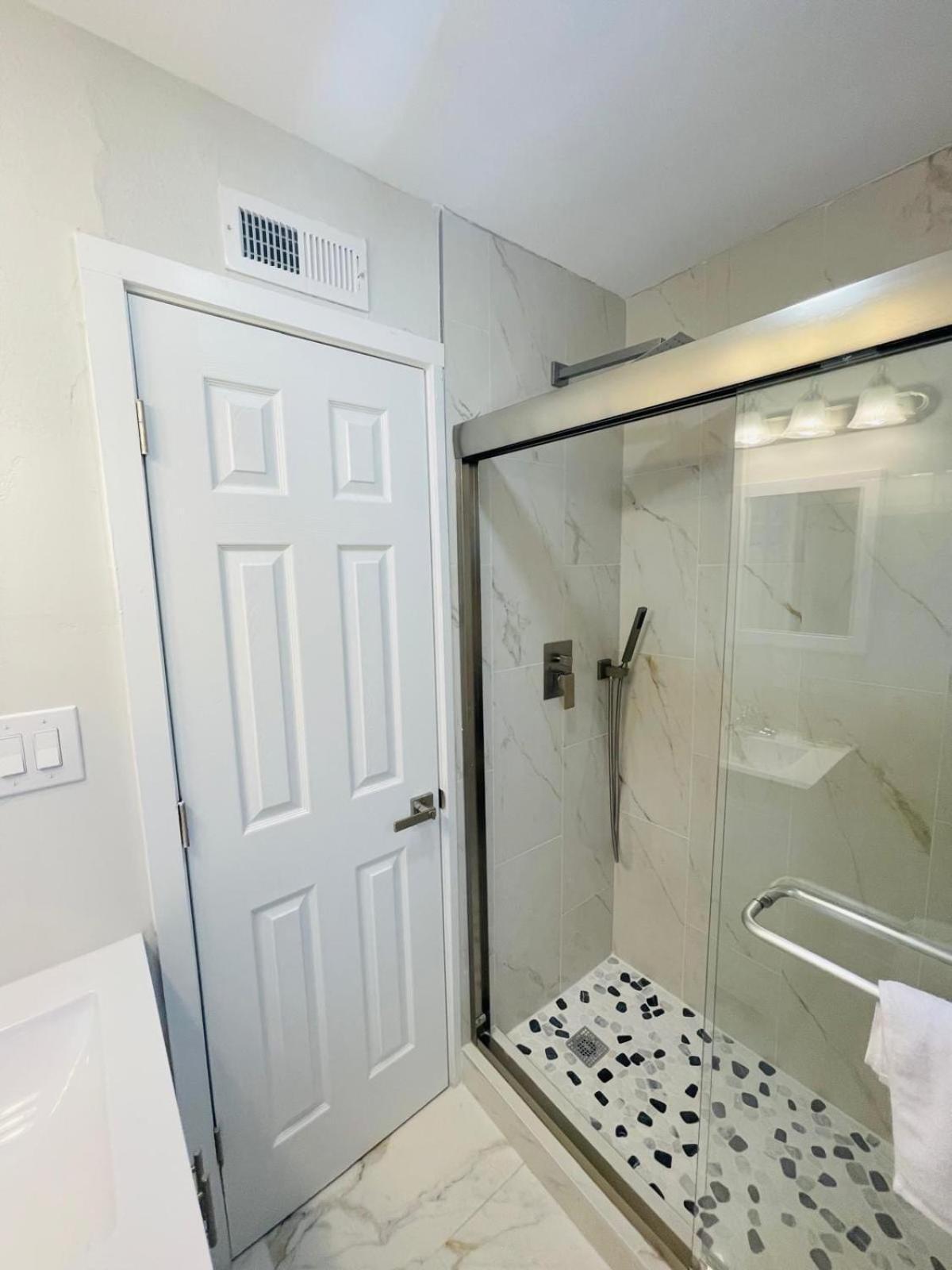 Apartment Perfect Vacation Walk To The 10 *