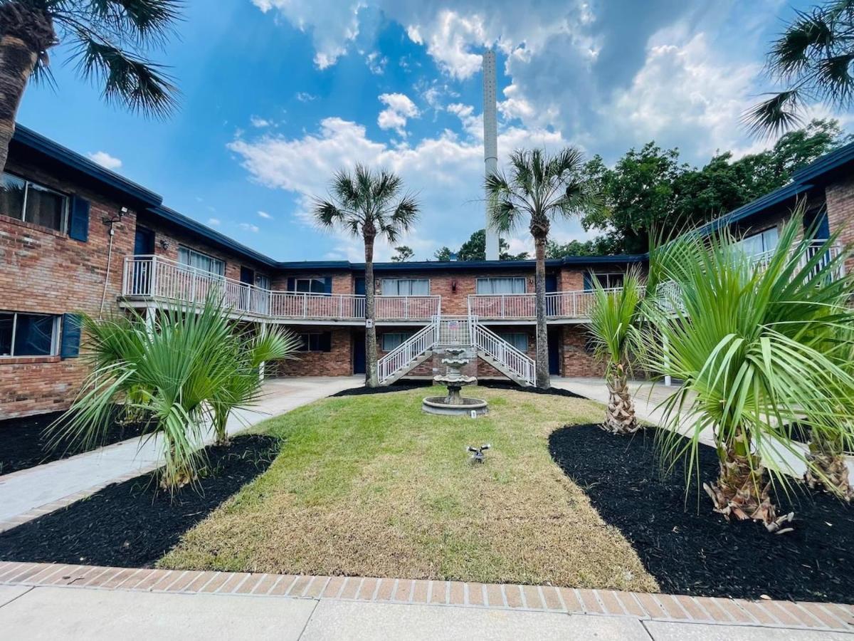 Perfect Vacation Walk To The 6 Apartment