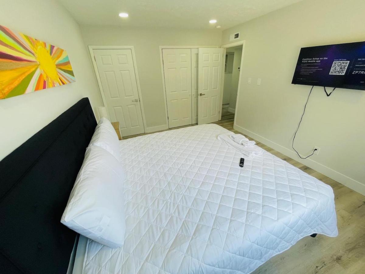 Perfect Vacation Walk To The 6 Apartment *