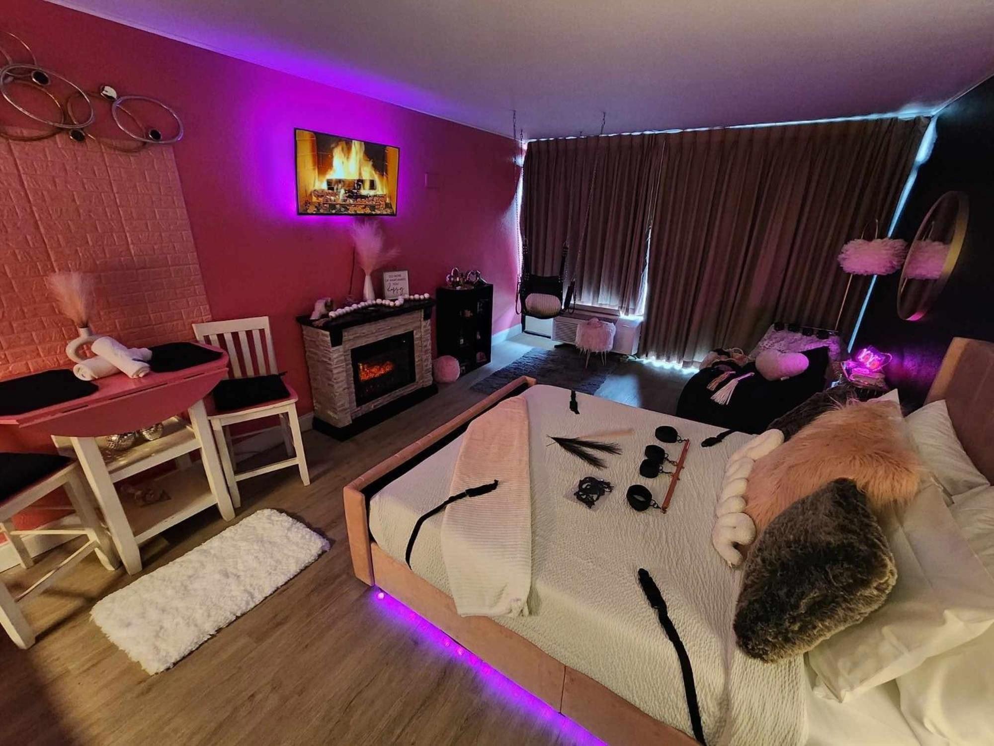 50 Shades Of Grey - Romance Suite! Couples Retreat 717 *