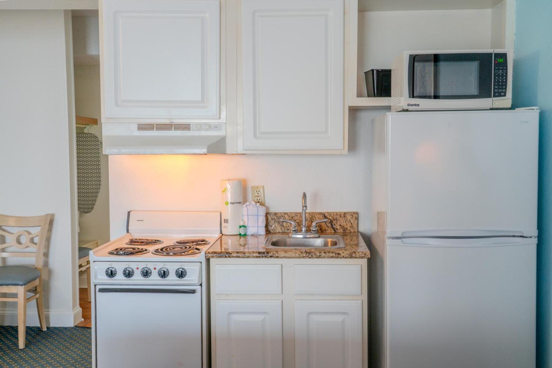 Holiday home Direct Oceanfront Double Queen Suite! Stunning Ocean Views! Sleeps 4! Sea Mist 20802