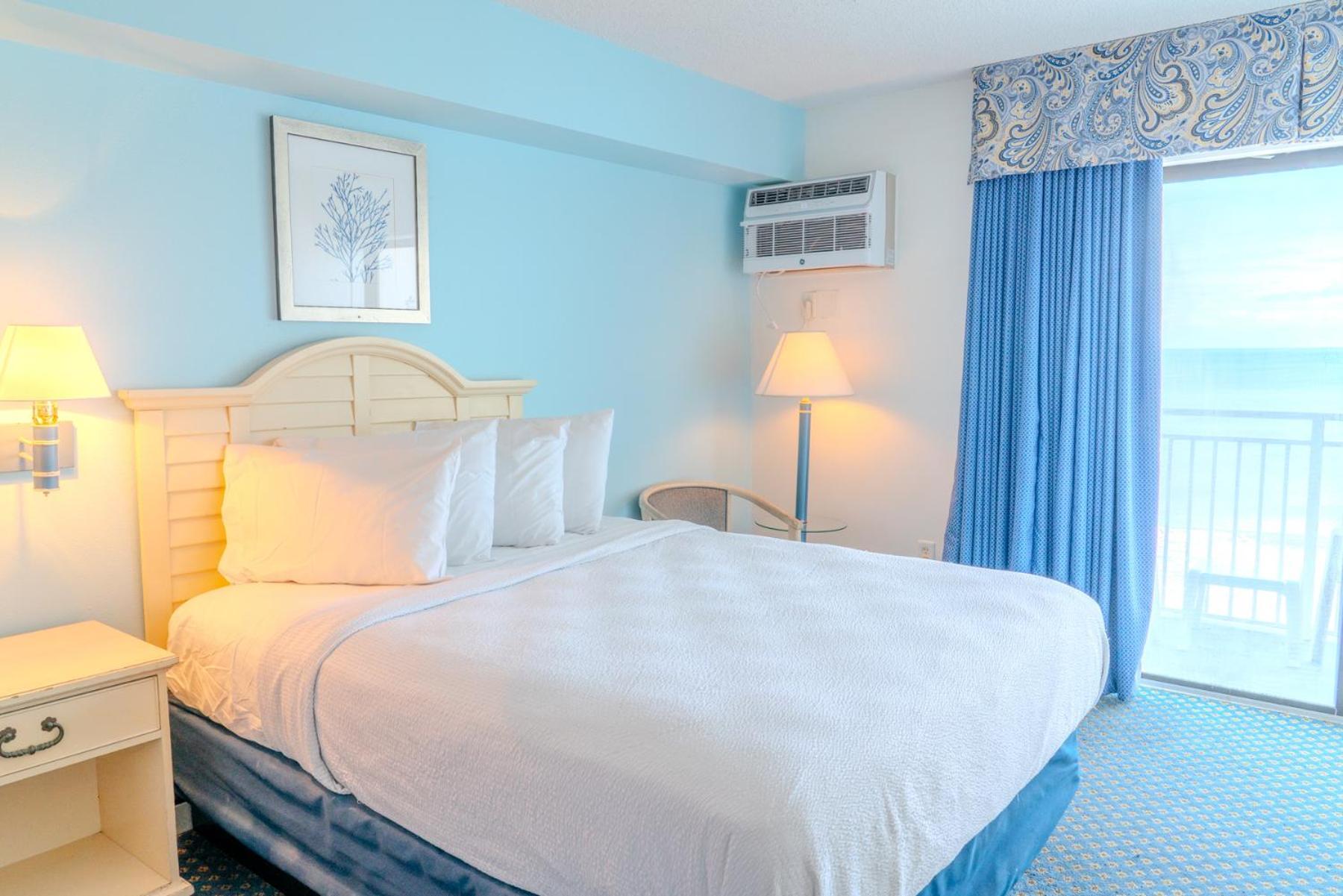 Direct Oceanfront Double Queen Suite! Stunning Ocean Views! Sleeps 4! Sea Mist 20802