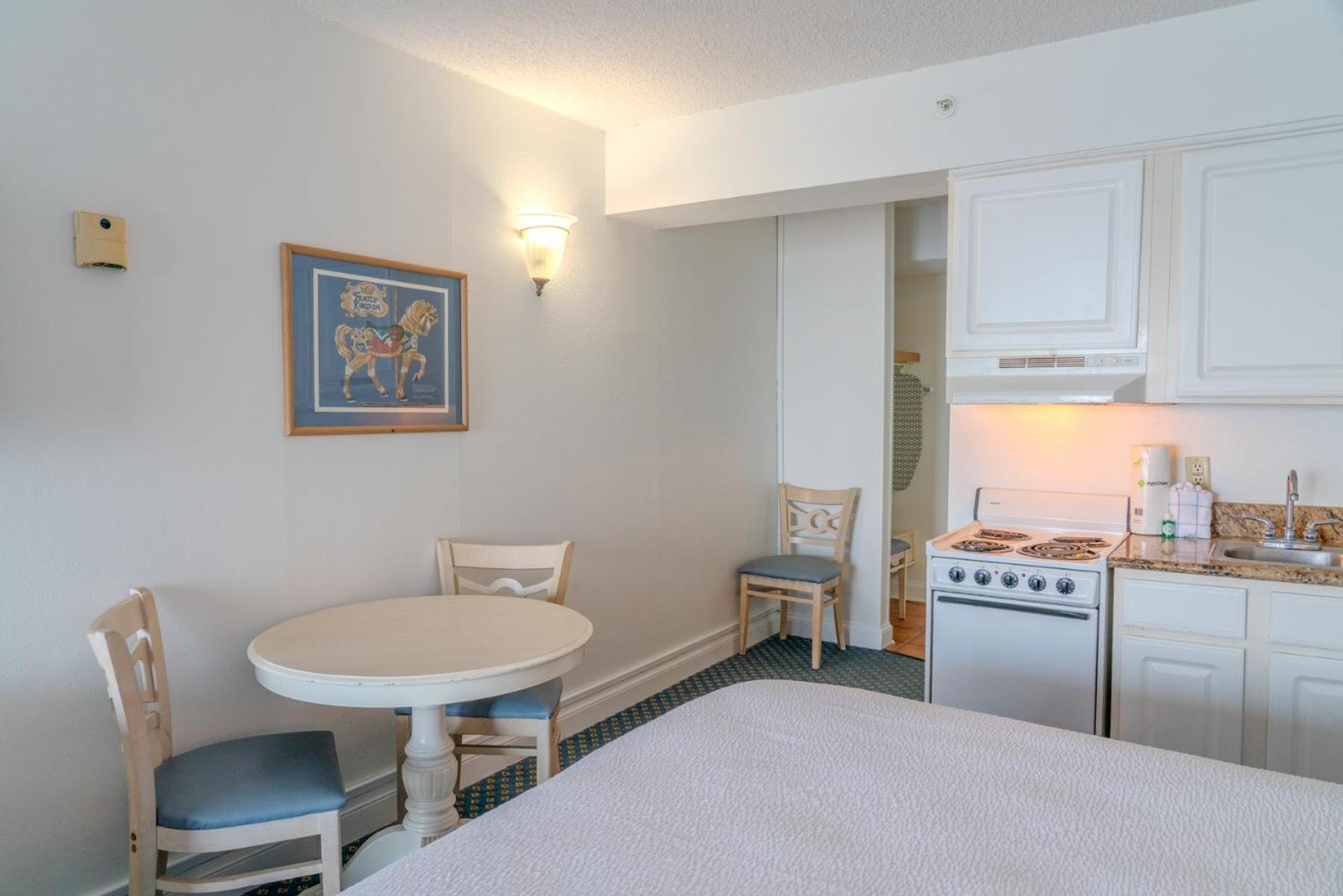 Holiday home Direct Oceanfront Double Queen Suite! Stunning Ocean Views! Sleeps 4! Sea Mist 20802 *
