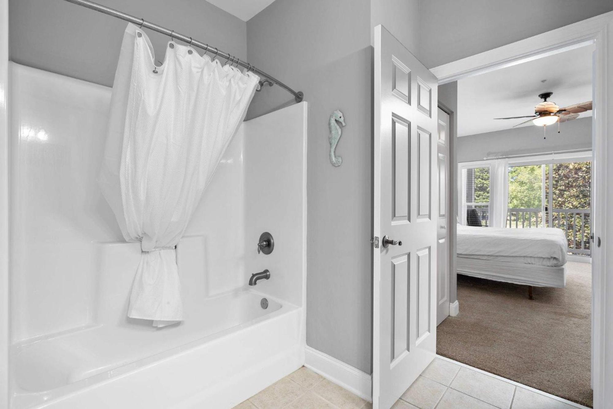 Newly Renovated 3br At World Tour Apartment *