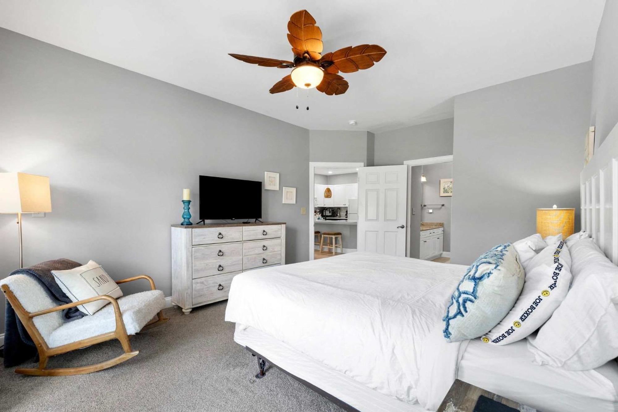 Newly Renovated 3br At World Tour Apartment