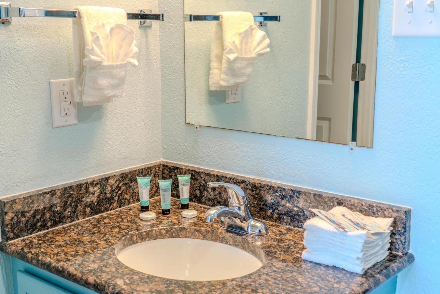 Direct Oceanfront 1 Bedroom Suite! Schooner At Compass Cove 335- Sleeps 4! Holiday home Myrtle Beach