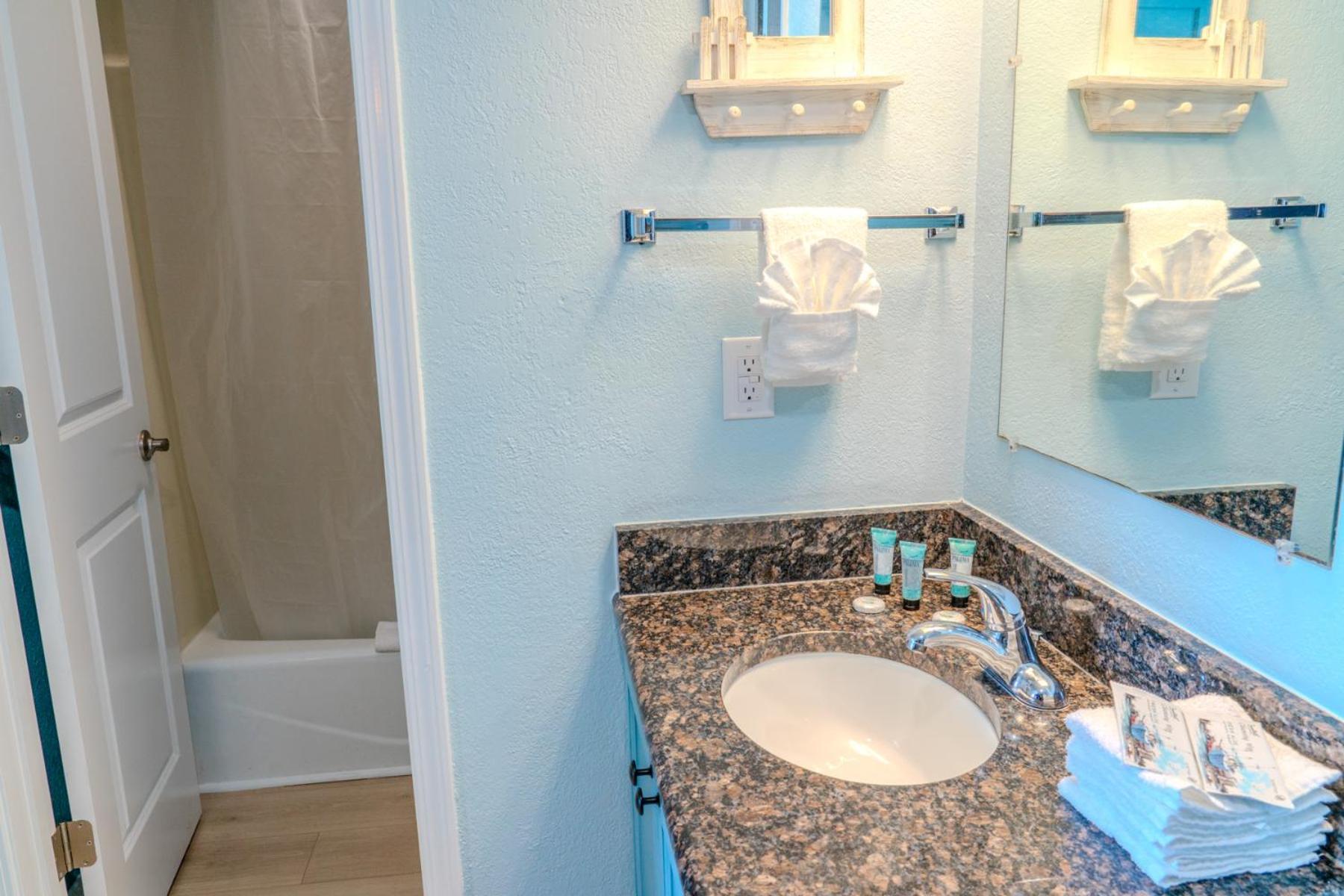 Holiday home Direct Oceanfront 1 Bedroom Suite! Schooner At Compass Cove 335- Sleeps 4! *