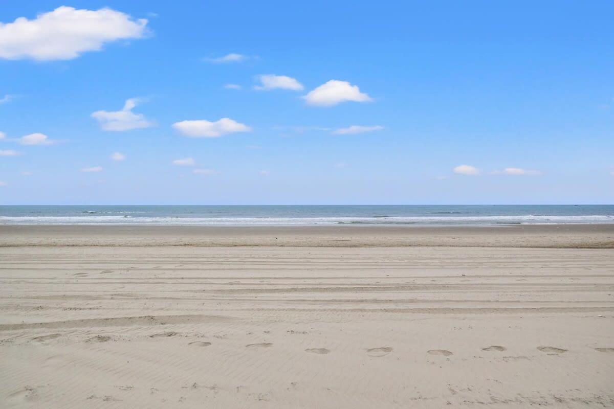 Treehouse Walk To Pet-friendly 302 Apartment Myrtle Beach