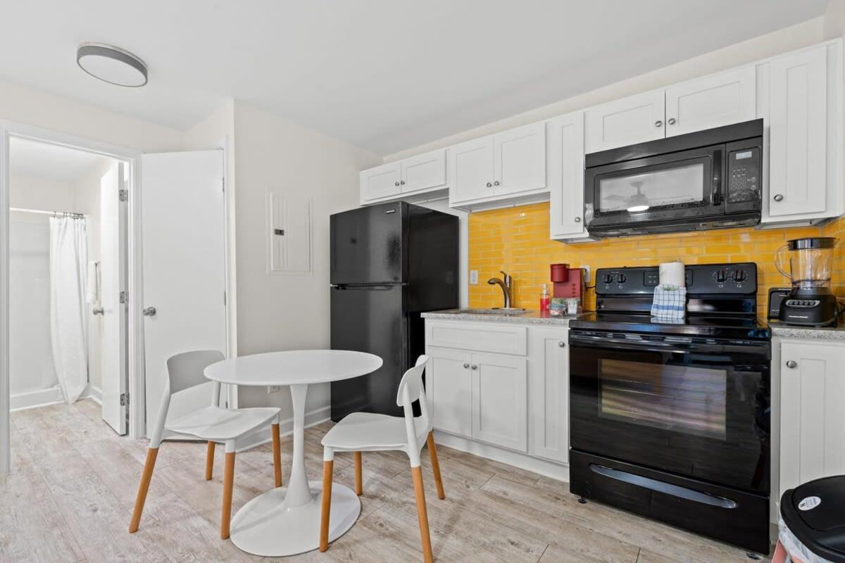Apartment Treehouse Walk To Pet-friendly 302 Myrtle Beach