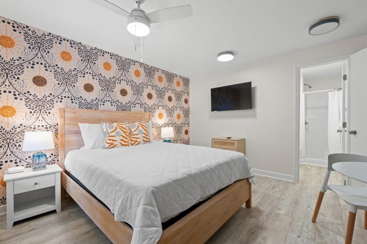 Apartment Treehouse Walk To Pet-friendly 302