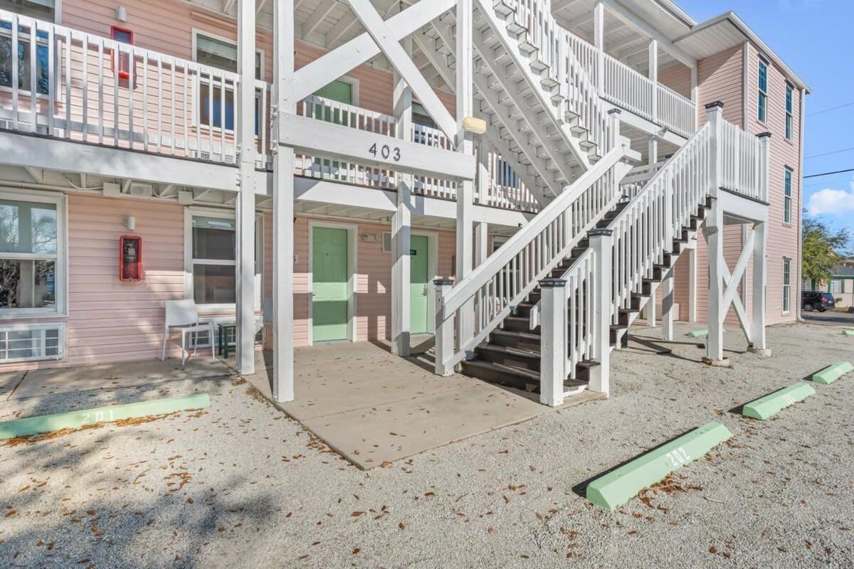 Apartment Treehouse Walk To Pet-friendly 101 *