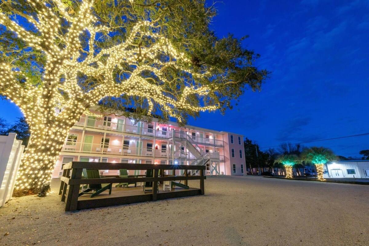 Treehouse Walk To Pet-friendly 101 Apartment Myrtle Beach