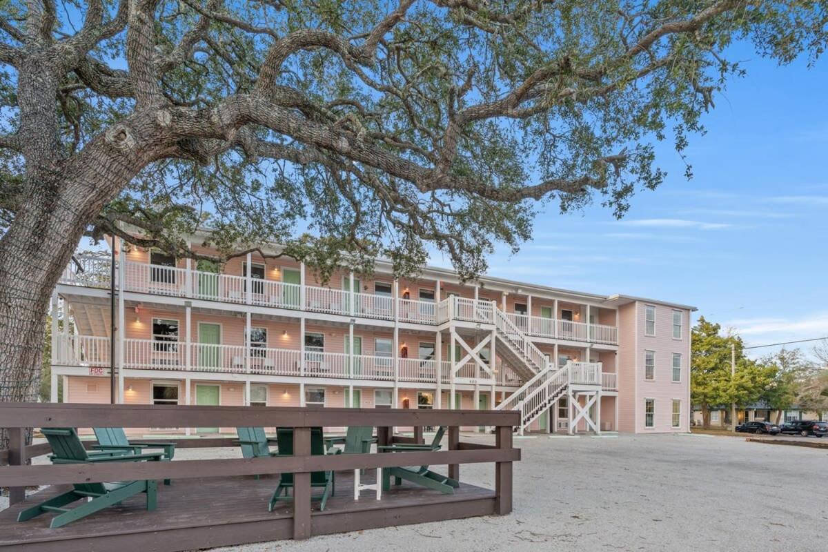Treehouse Walk To Pet-friendly 101 Myrtle Beach