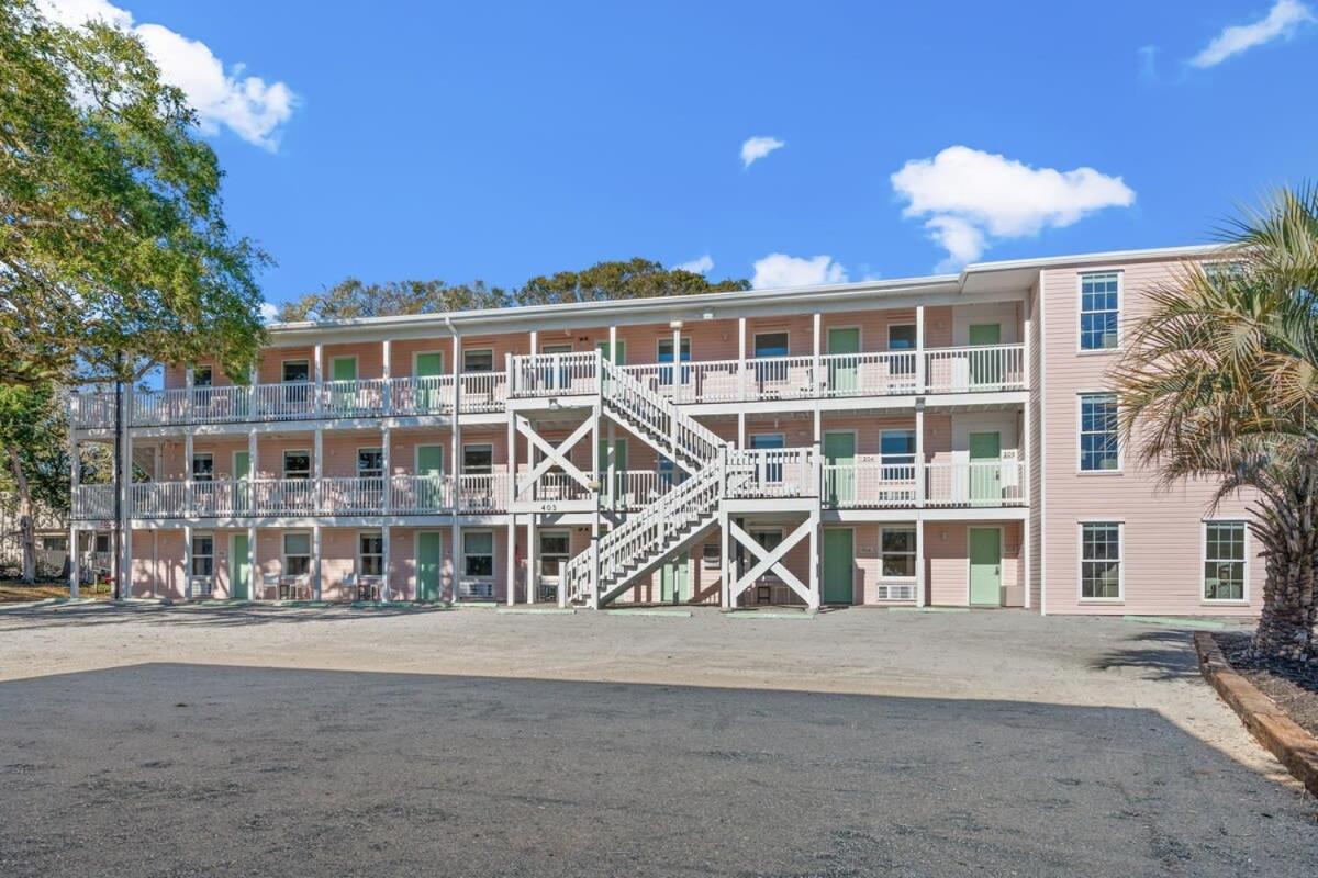 Apartment Treehouse Walk To Pet-friendly 101